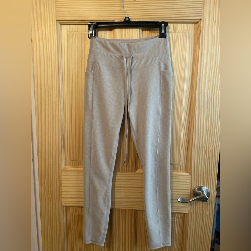 SOLD Move Theology Activewear Leggings | Women’s S